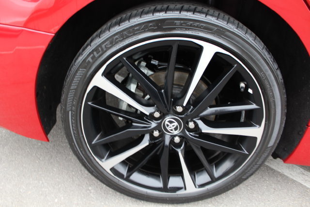 Used 2019 Toyota Camry XSE FWD image 11