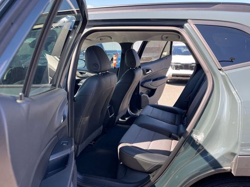 Used 2025 Chevrolet Trax LT FWD image 26