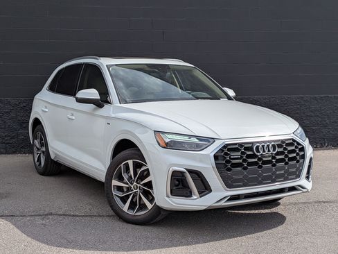 Used 2023 Audi Q5 2.0T Premium Plus w/ Premium Plus Package AWD/4WD image 3