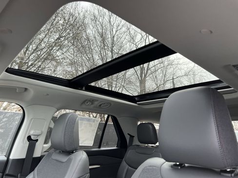 New 2025 Ford Explorer Active w/ Active Comfort Package image 24