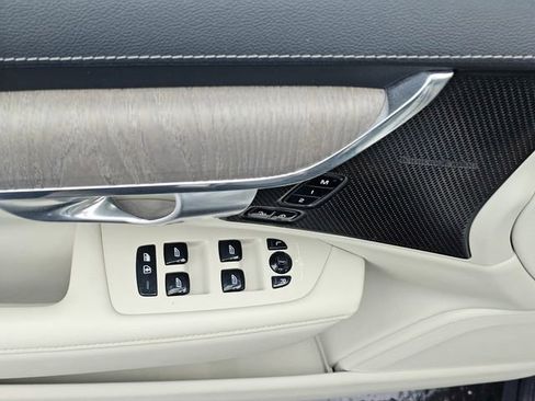 Used 2023 Volvo V90 B6 Cross Country Ultimate image 22