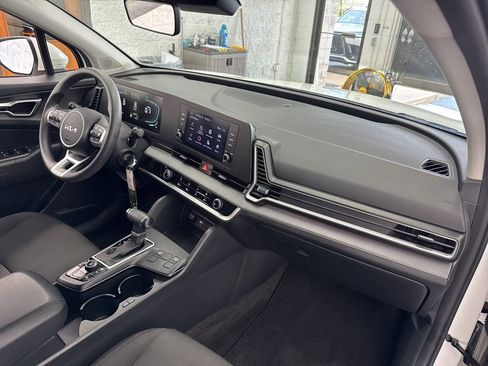 Used 2025 Kia Sportage LX image 47