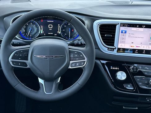 New 2026 Chrysler Voyager LX image 14