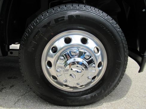 New 2026 RAM 3500 Big Horn AWD/4WD image 9