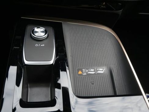 Used 2025 Buick Enclave Avenir image 22