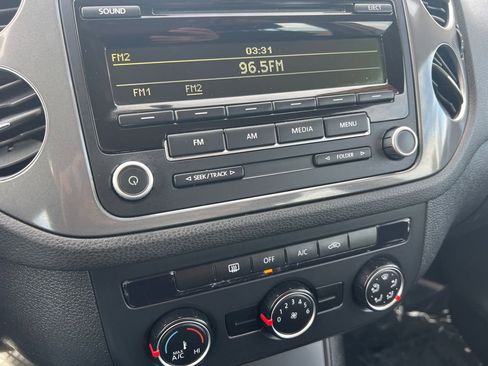 Used 2014 Volkswagen Tiguan S image 17