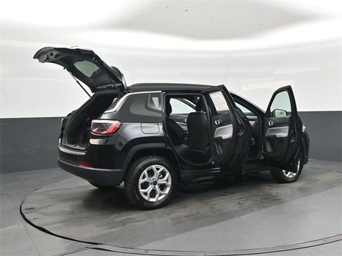 New 2026 Jeep Compass Latitude w/ Mopar Graphics Package image 46