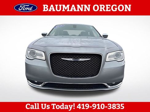 Used 2017 Chrysler 300 C AWD/4WD image 9