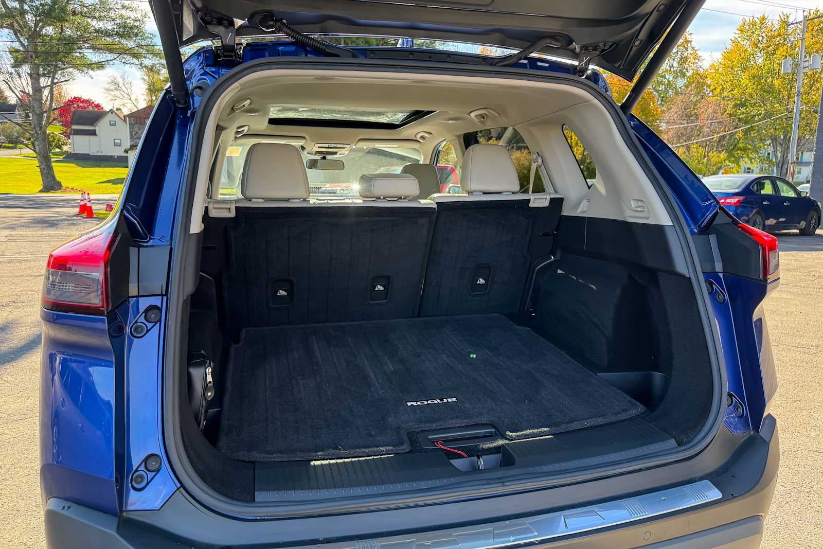 Certified 2021 Nissan Rogue SV w/ Premium Package AWD/4WD image 12