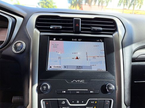 Used 2019 Ford Fusion SE image 19