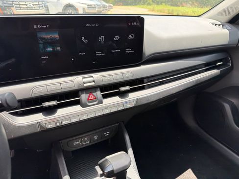 Used 2025 Kia K4 FWD image 28