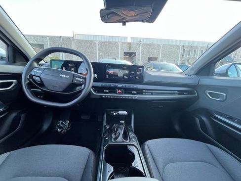 Used 2025 Kia K4 LXS image 32