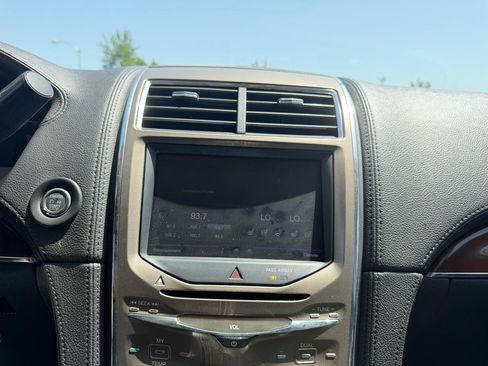 Used 2012 Lincoln MKX AWD image 12