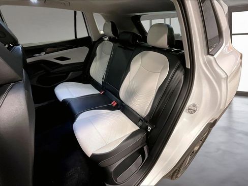 Used 2025 Volkswagen Tiguan SE AWD/4WD image 22