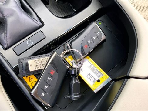 Certified 2024 Lexus ES 350 w/ Premium Package FWD image 15