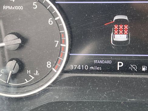 Used 2023 Nissan Pathfinder SL w/ Black Appearance Package FWD image 6