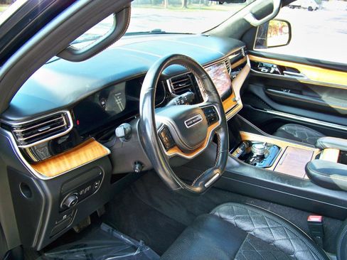 Used 2022 Jeep Grand Wagoneer Series III w/ Rear Seat Video Group 1 AWD/4WD image 31