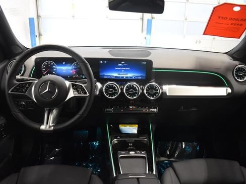 New 2026 Mercedes-Benz GLB 250 4MATIC image 5