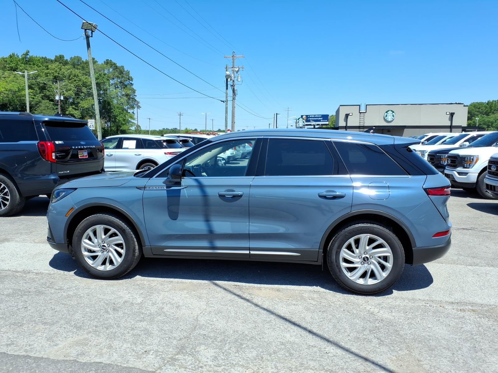 Used 2025 Lincoln Corsair AWD image 2