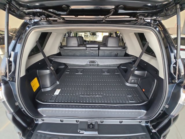 Used 2018 Toyota 4Runner Limited AWD/4WD image 23
