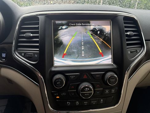 Used 2017 Jeep Grand Cherokee Limited AWD/4WD image 22