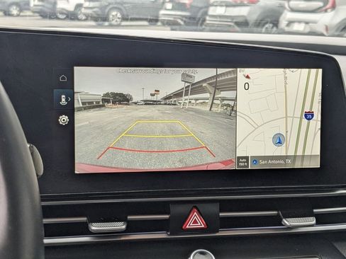 Used 2025 Hyundai Elantra SEL image 20