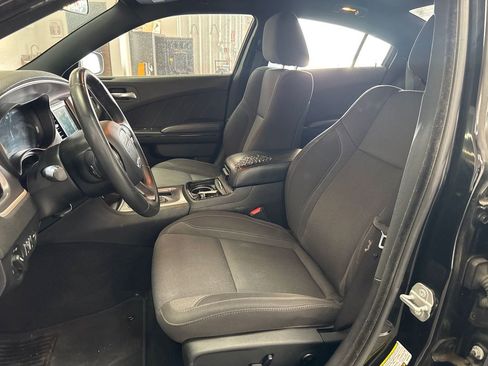 Used 2019 Dodge Charger SXT image 7