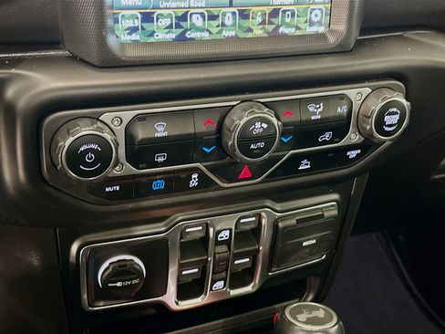 Used 2021 Jeep Wrangler Sahara image 24