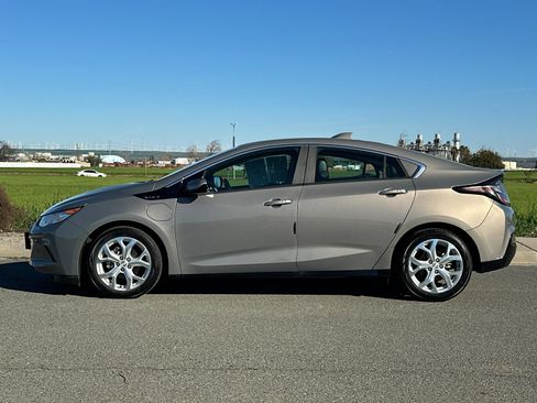 Used 2017 Chevrolet Volt Premier w/ Driver Confidence II Package image 7