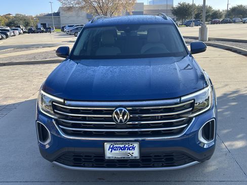 Certified 2025 Volkswagen Atlas SE image 3