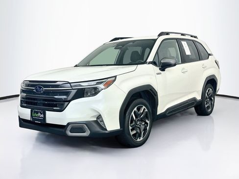 Used 2025 Subaru Forester Limited AWD/4WD image 3