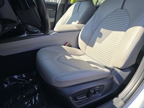 Used 2023 Toyota Camry SE image 29