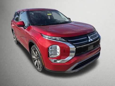 Used 2025 Mitsubishi Outlander SE AWD/4WD image 1