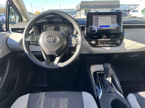 Used 2025 Toyota Corolla LE image 15