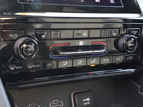 New 2025 Jeep Grand Cherokee 4WD image 28