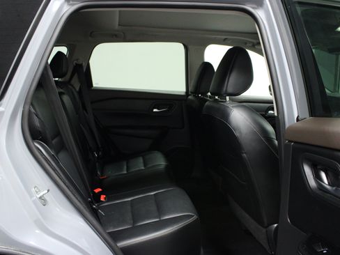 Used 2023 Nissan Rogue SL AWD/4WD image 15