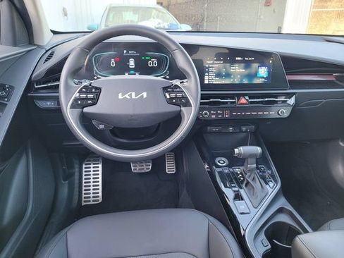 Certified 2025 Kia Niro EX Touring FWD image 20