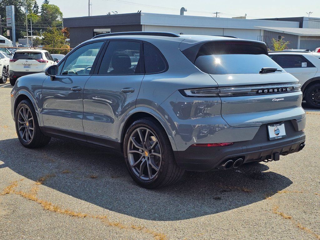 Used 2024 Porsche Cayenne AWD/4WD image 5