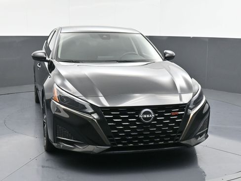 Used 2023 Nissan Altima 2.5 SR image 2