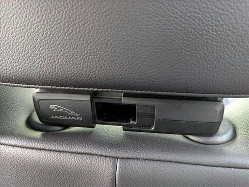 Certified 2024 Jaguar E-PACE R-Dynamic SE image 17