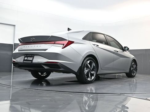 Used 2023 Hyundai Elantra SEL w/ Convenience Package image 29