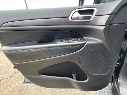 Used 2018 Jeep Grand Cherokee Laredo image 17