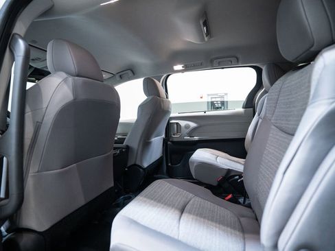 Used 2023 Toyota Sienna LE image 33