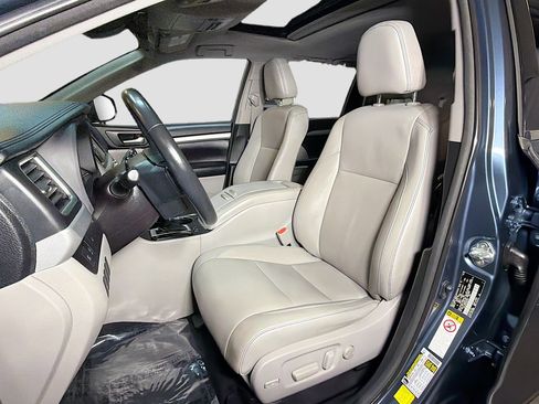 Used 2018 Toyota Highlander XLE image 13