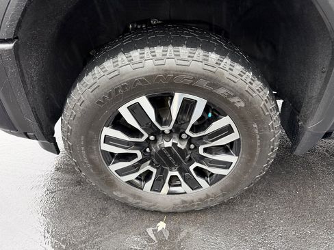 Used 2024 GMC Sierra 3500 Denali Ultimate image 9