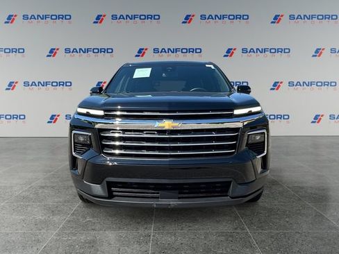 Used 2025 Chevrolet Traverse LT FWD image 8