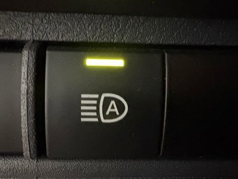 Used 2021 Toyota Sienna LE image 11