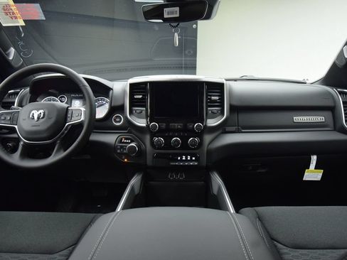 New 2026 RAM 1500 4x4 Crew Cab image 36