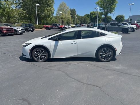 Used 2023 Toyota Prius XLE FWD image 2