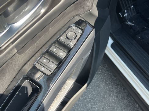 Used 2024 Nissan Pathfinder SL AWD/4WD image 15